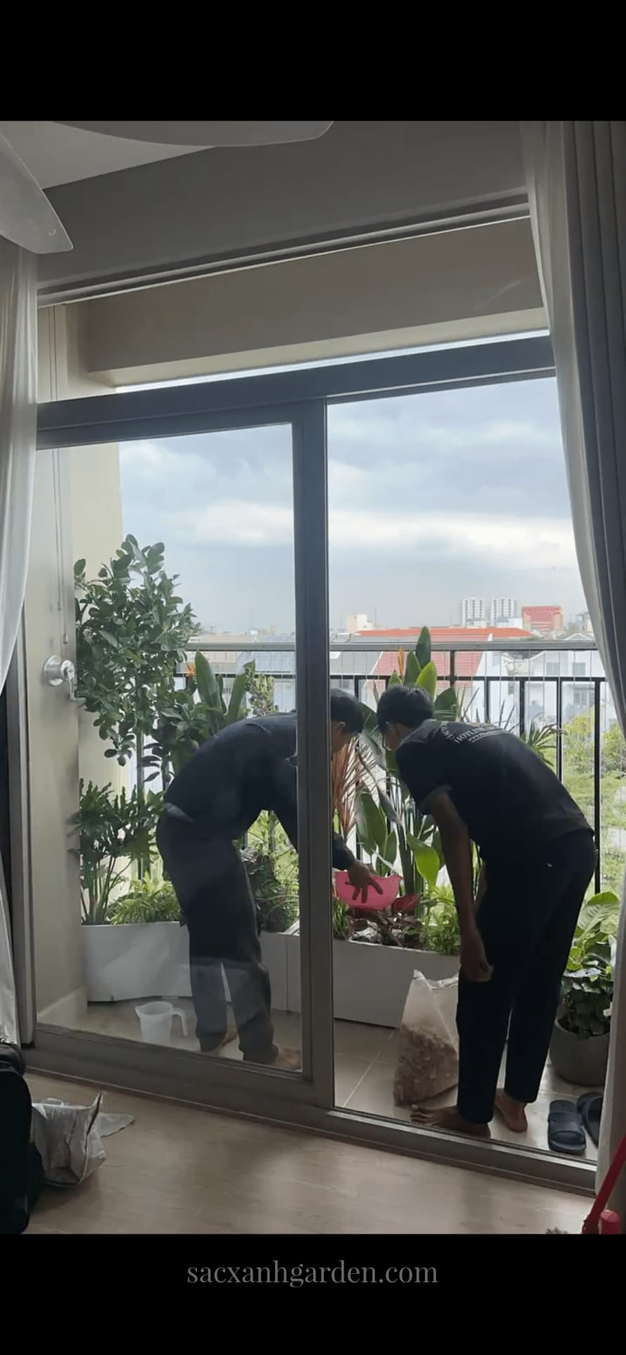 Thi công ban công xanh chung cư & nhà phố TP.HCM - Trọn Gói Từ 3,9 Triệu