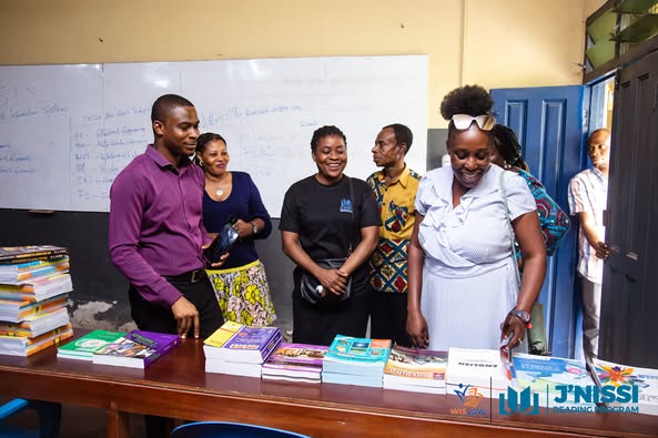 Group picture with students and staff