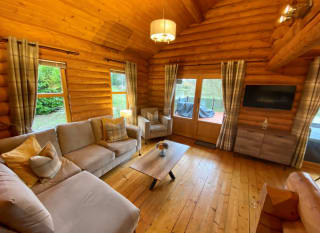 Alpine Lakeside Lodge image