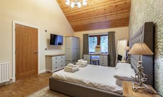Byron Lodge image