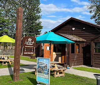 The exterior of the Lakeside Tavern at Moffat Manor Holiday Park on a summers day.