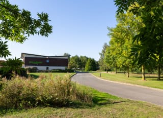 9 hole golf course image