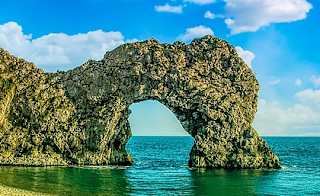 Lulworth Cove to Durdle Door image