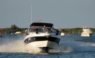 Salty – Sailing and powerboat experience image
