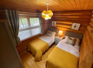 Alpine Lakeside Lodge image