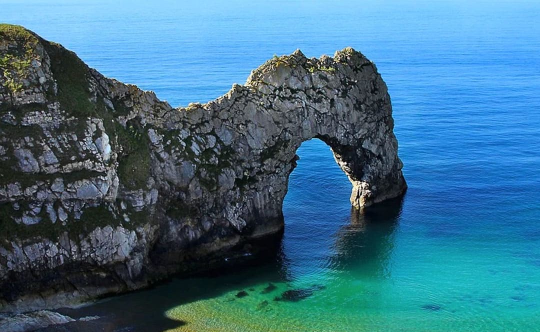 A image of Durdle Door on a sunny day. image