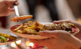 Try Christmas Lunch in a Pub image