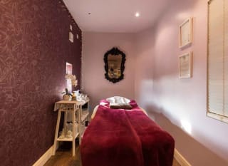 Small Beauty Room image