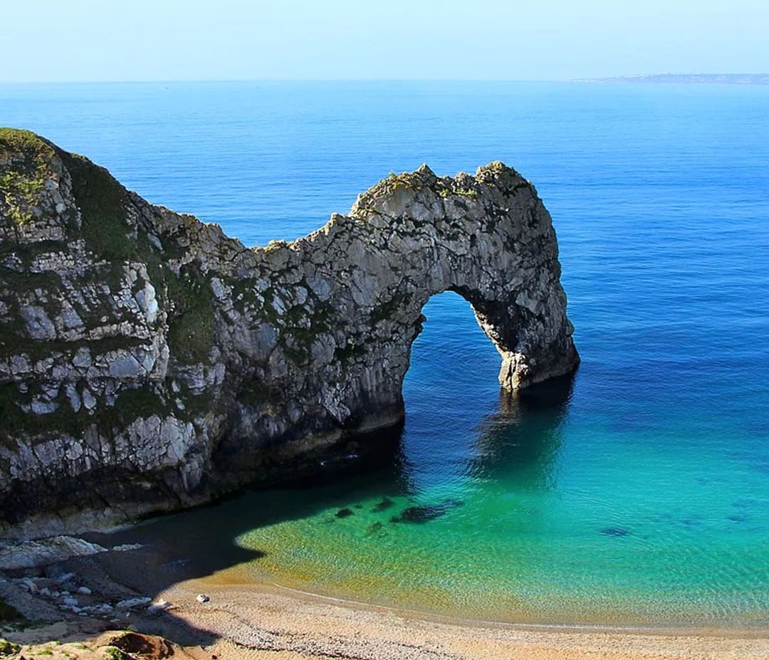 A image of Durdle Door on a sunny day.