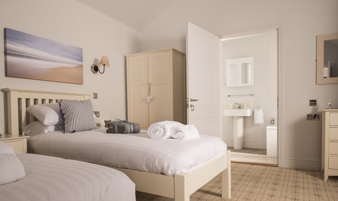 Superior Beach House Accessible image