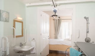 Luxury Cottage Accessible image