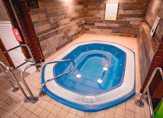 Sauna & Jacuzzi image