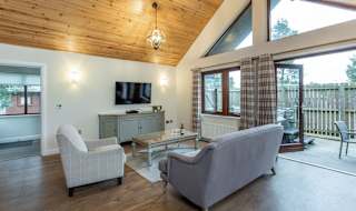 Byron Lodge image