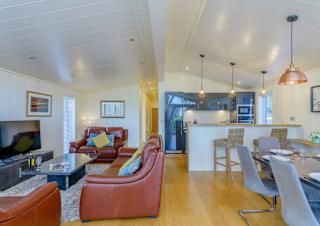 Clean and spacious kitchen and lounge area