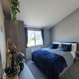 King size bed