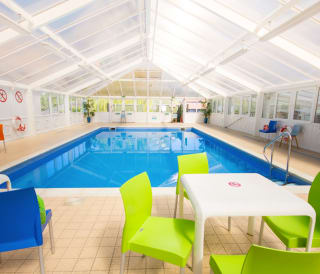 An image of the indoor swimming pool at The Lakes Rookley.