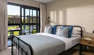 Roof Terrace Luxury Lodge image