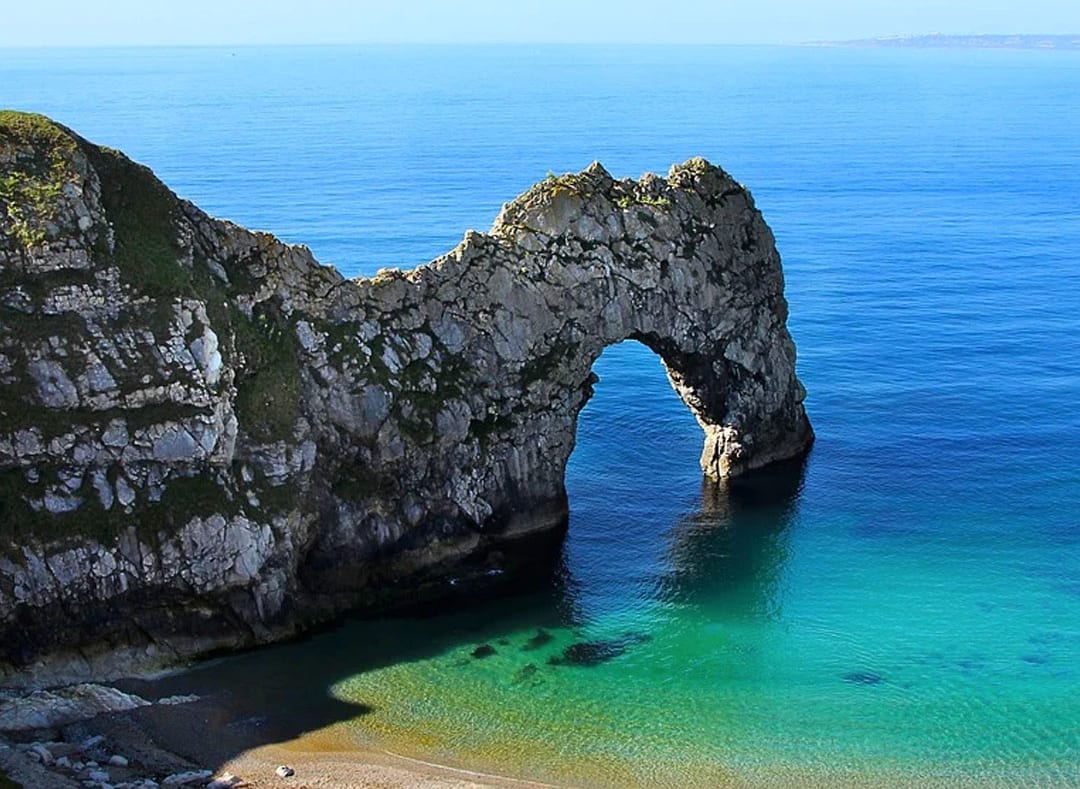 A image of Durdle Door on a sunny day. image