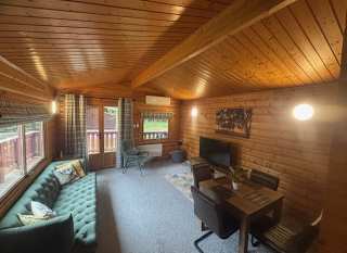 Oak Lodge image