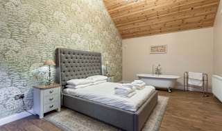 Byron Lodge image