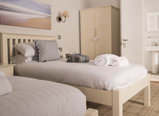Superior Beach House Accessible image
