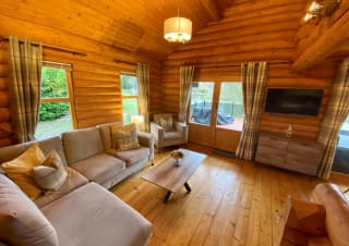 Spacious living and dining room