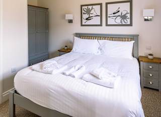 Meadow Lakeside Lodge image