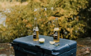 How to keep food cold while camping image