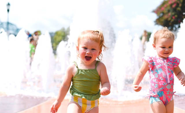 Upton Country Park splash fountains image