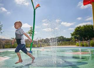 Outdoor splash pad image