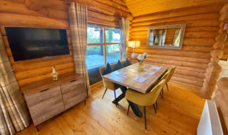 Alpine Lakeside Lodge image