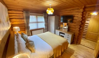 Alpine Lakeside Lodge image