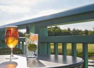 Drinks outside the Tipsy Eagle on the balcony of Appletree Holiday Park; image