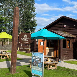 The exterior of the Lakeside Tavern at Moffat Manor Holiday Park on a summers day.
