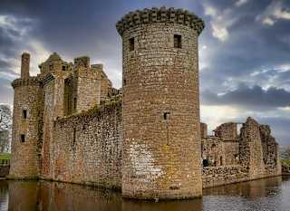 An image of the Caerlaverock Castle in Scotland. image