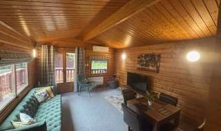 Oak Lodge image