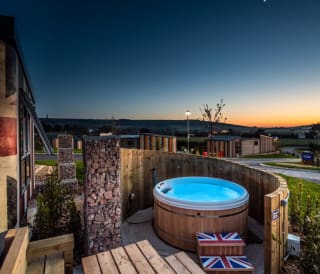The exterior of our Exclusive Rocktar with hot tub. Book your holiday now!