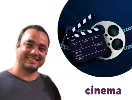 homem branco sorrindo e foto recortada redonda do lado direito