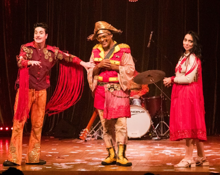 3 atores com roupas de cangaceiro