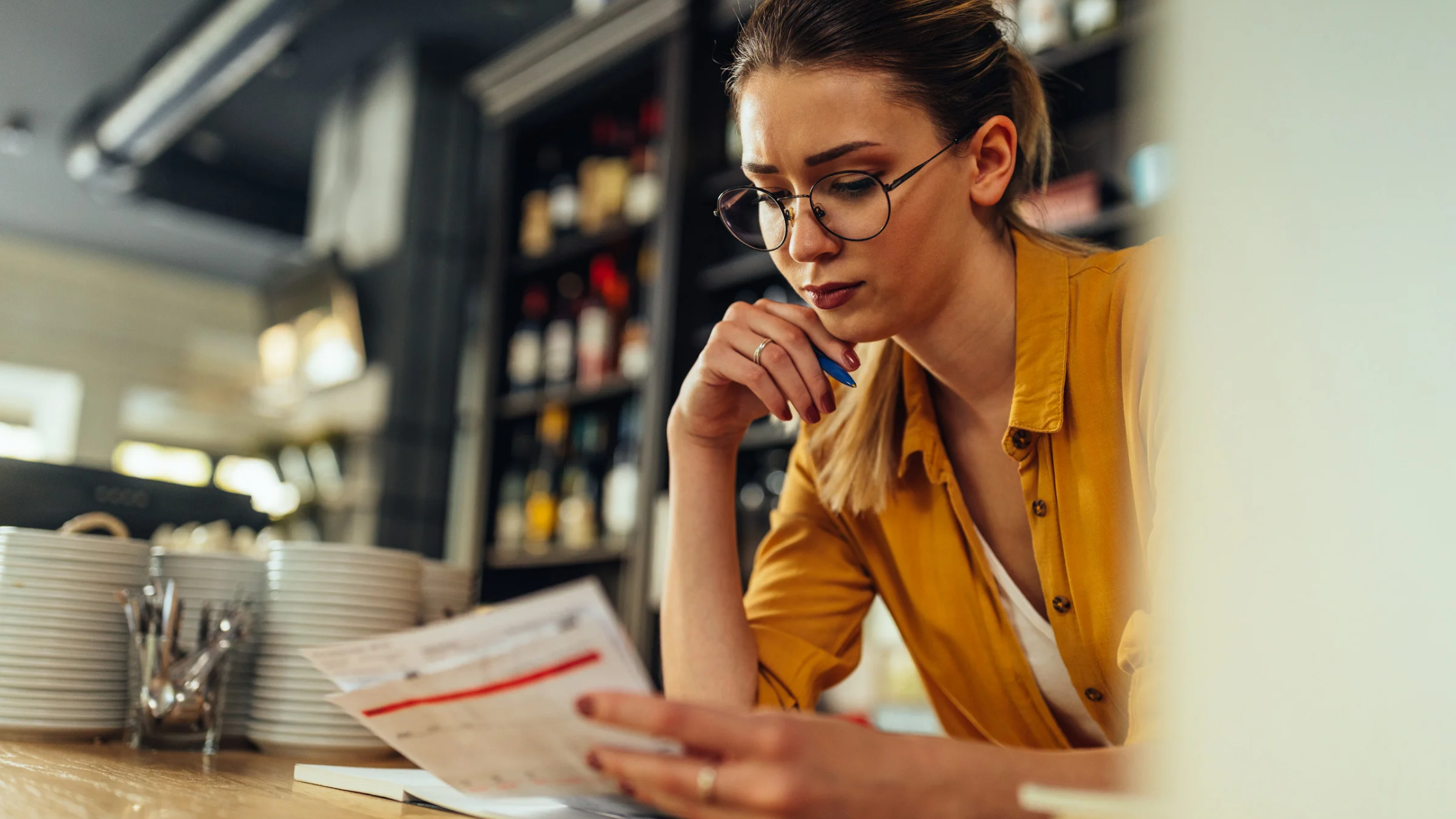 Late night restaurant booking behavior and missed reservations