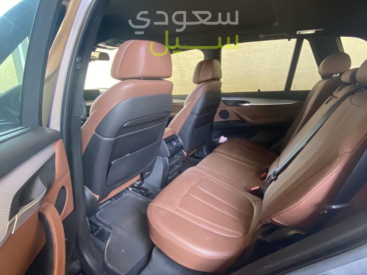 2015 استون مارتن دي بي 9