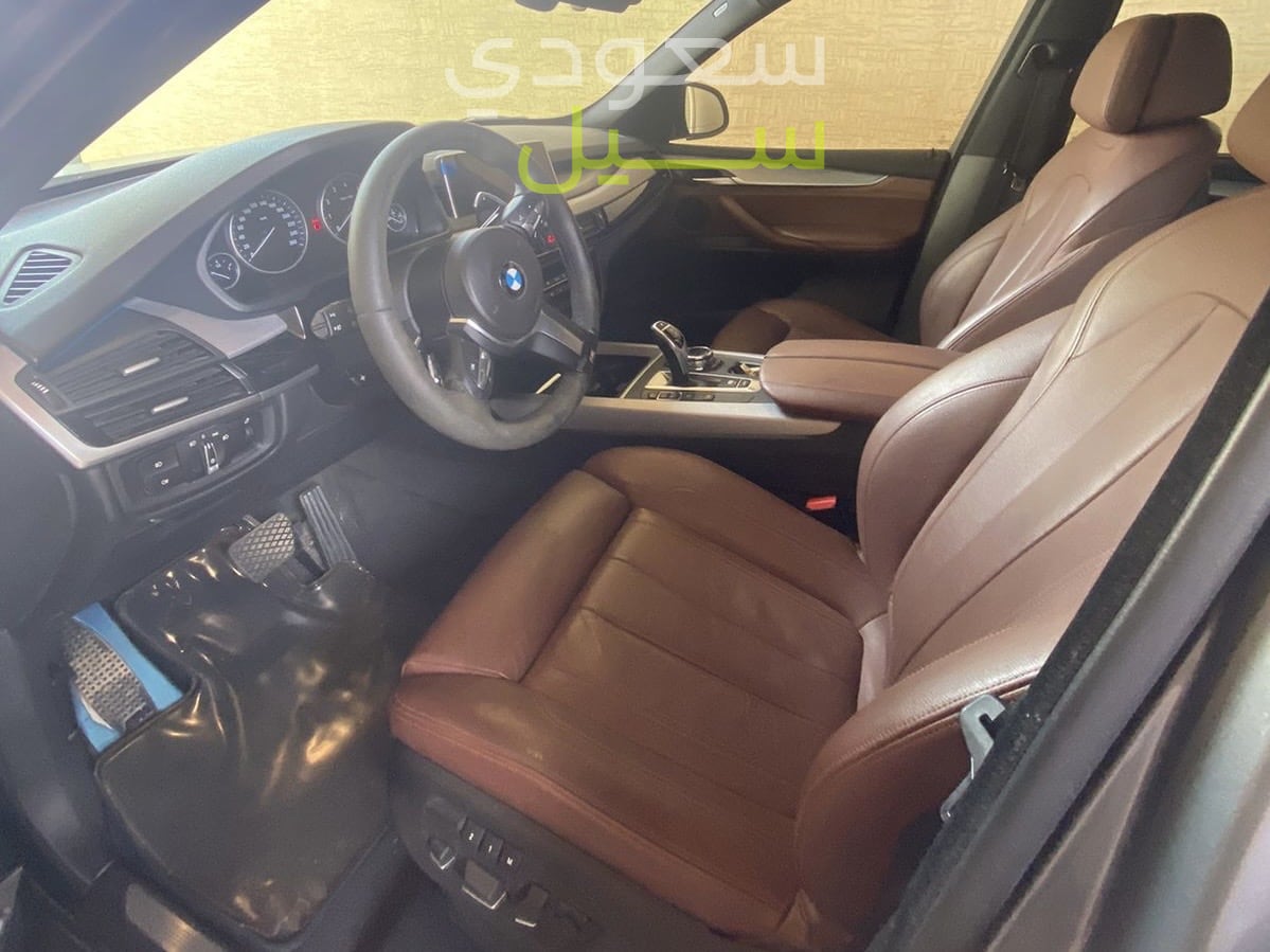 2015 استون مارتن دي بي 9