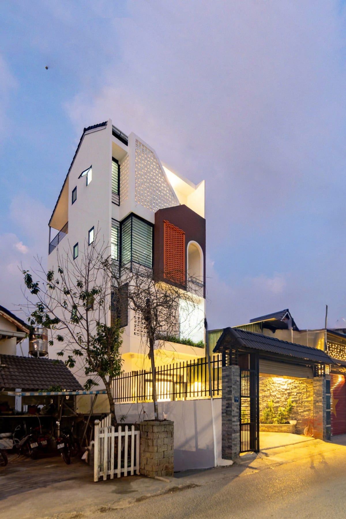 Villa hiện đại với bồn tắm săn mây hiện đại tiện nghi