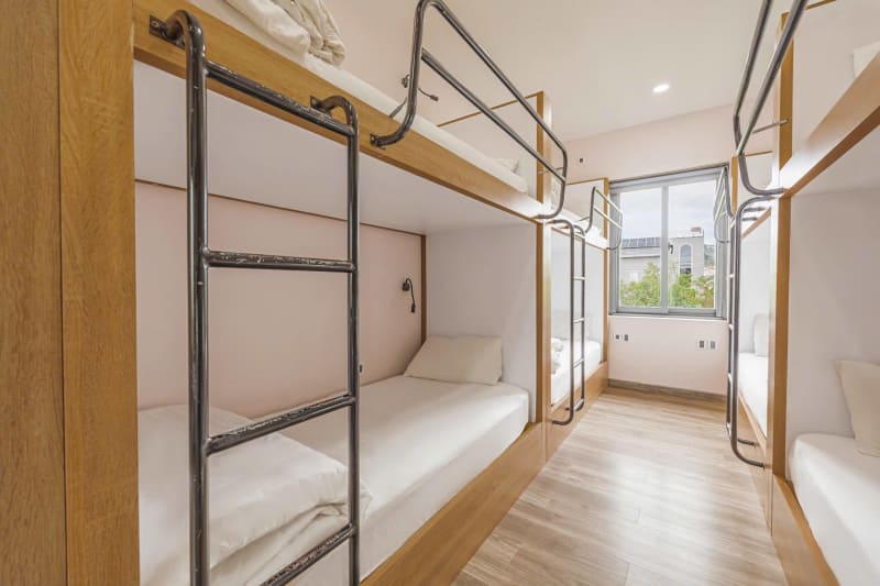 Villa hiện đại sân vườn rộng rãi (V-02)