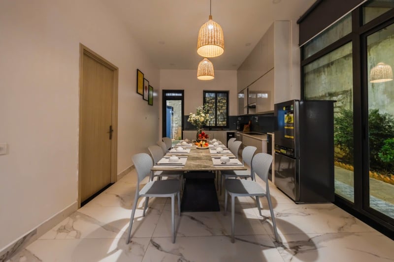 Villa hiện đại sân vườn rộng rãi (V-02)