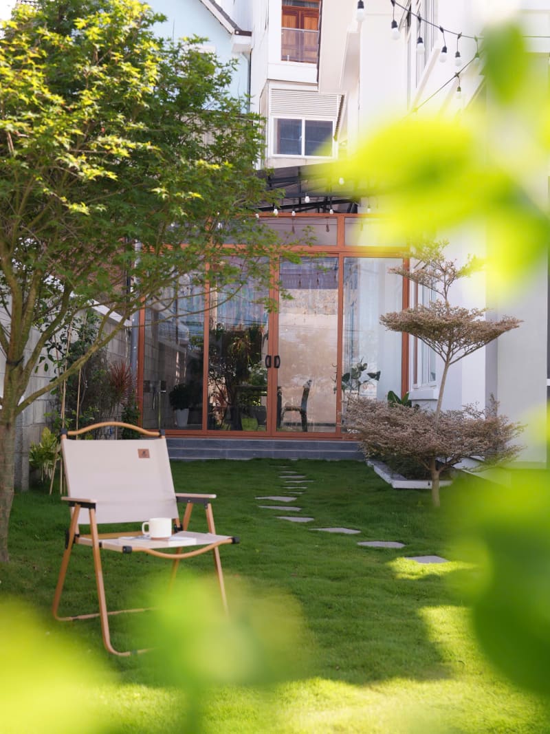 Villa có sân cỏ xanh mát - 5 phòng ngủ đơn - đầy đủ tiện nghi