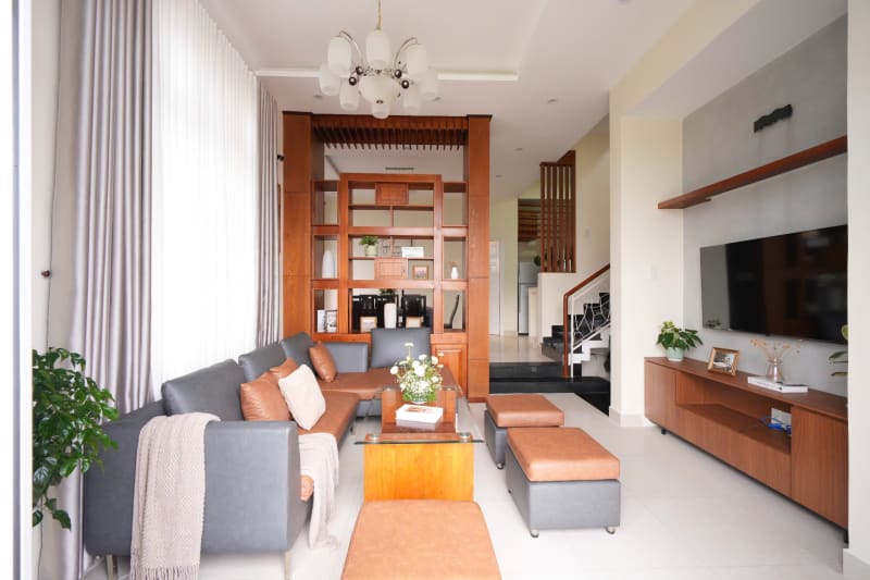 Villa có sân cỏ xanh mát - 5 phòng ngủ đơn - đầy đủ tiện nghi