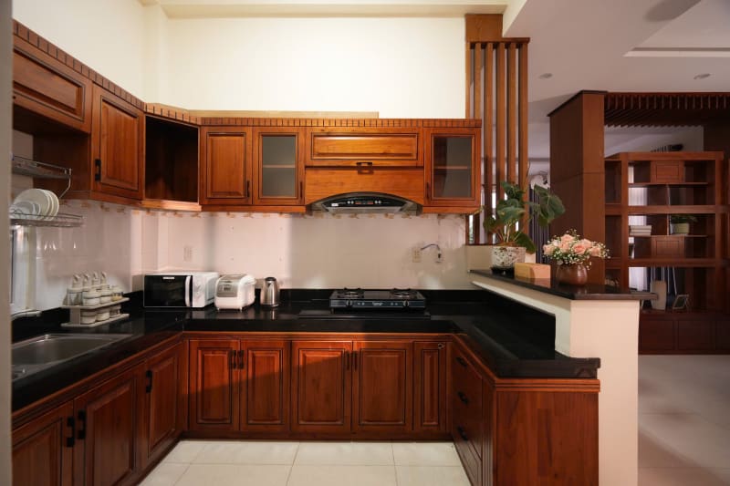 Villa có sân cỏ xanh mát - 5 phòng ngủ đơn - đầy đủ tiện nghi