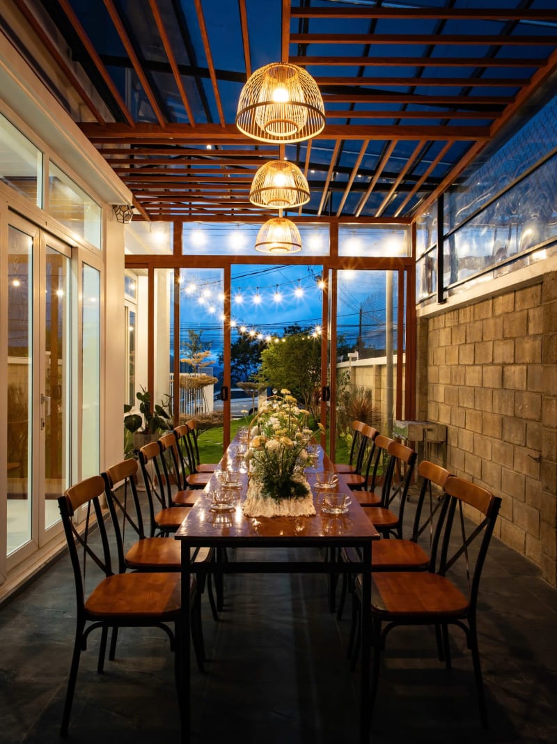 Villa có sân cỏ xanh mát - 5 phòng ngủ đơn - đầy đủ tiện nghi