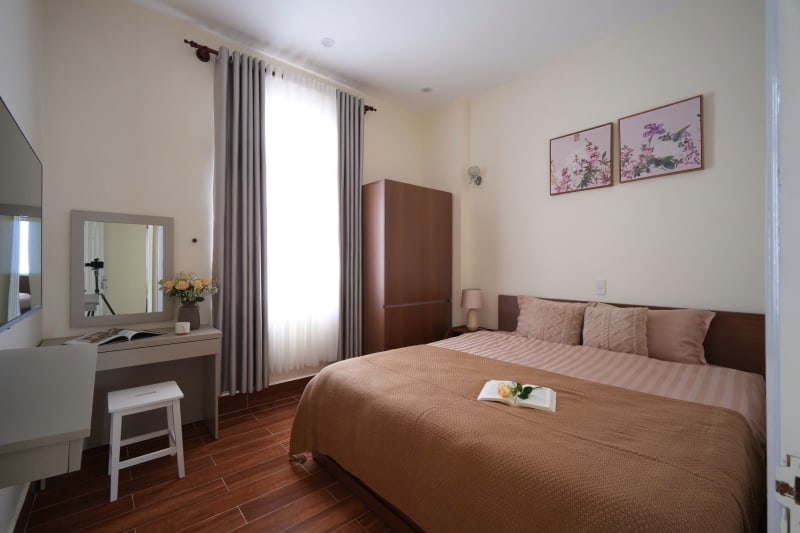 Villa có sân cỏ xanh mát - 5 phòng ngủ đơn - đầy đủ tiện nghi